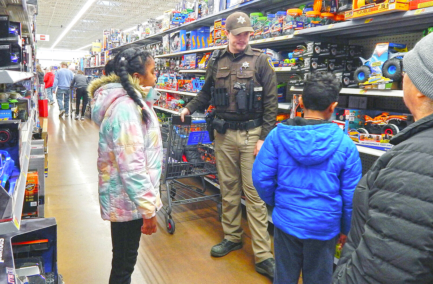 Shop with a Cop: Morgan deputies revel in chance to play Santa