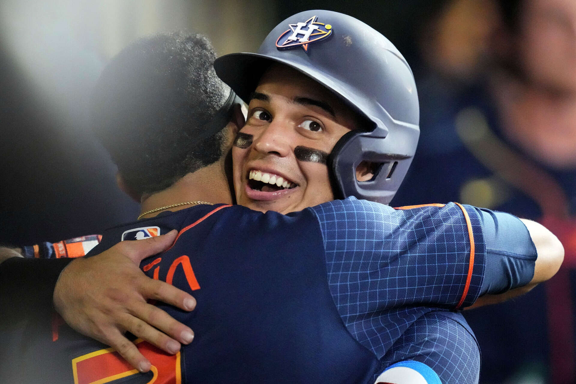 Mauricio Dubón says goodbye to Astros' fans, teammates after trade
