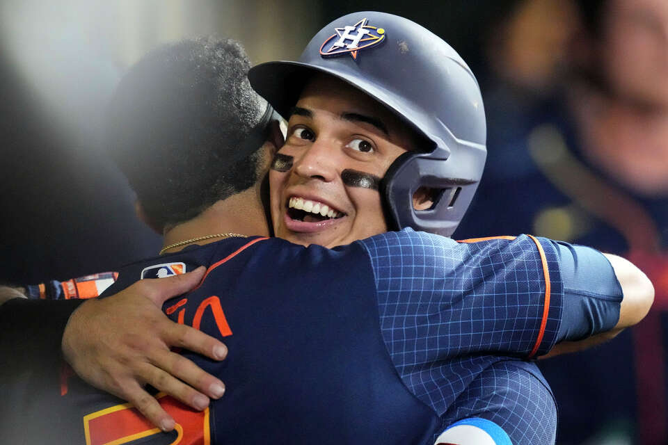 Mauricio Dubón says goodbye to Astros' fans, teammates after trade