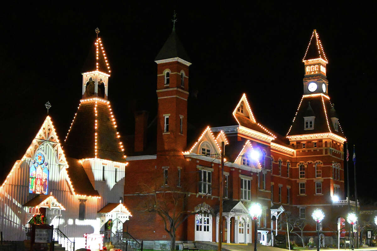 Lantern Light Village - Christmas Activities & Holiday Fun in Mystic, CT