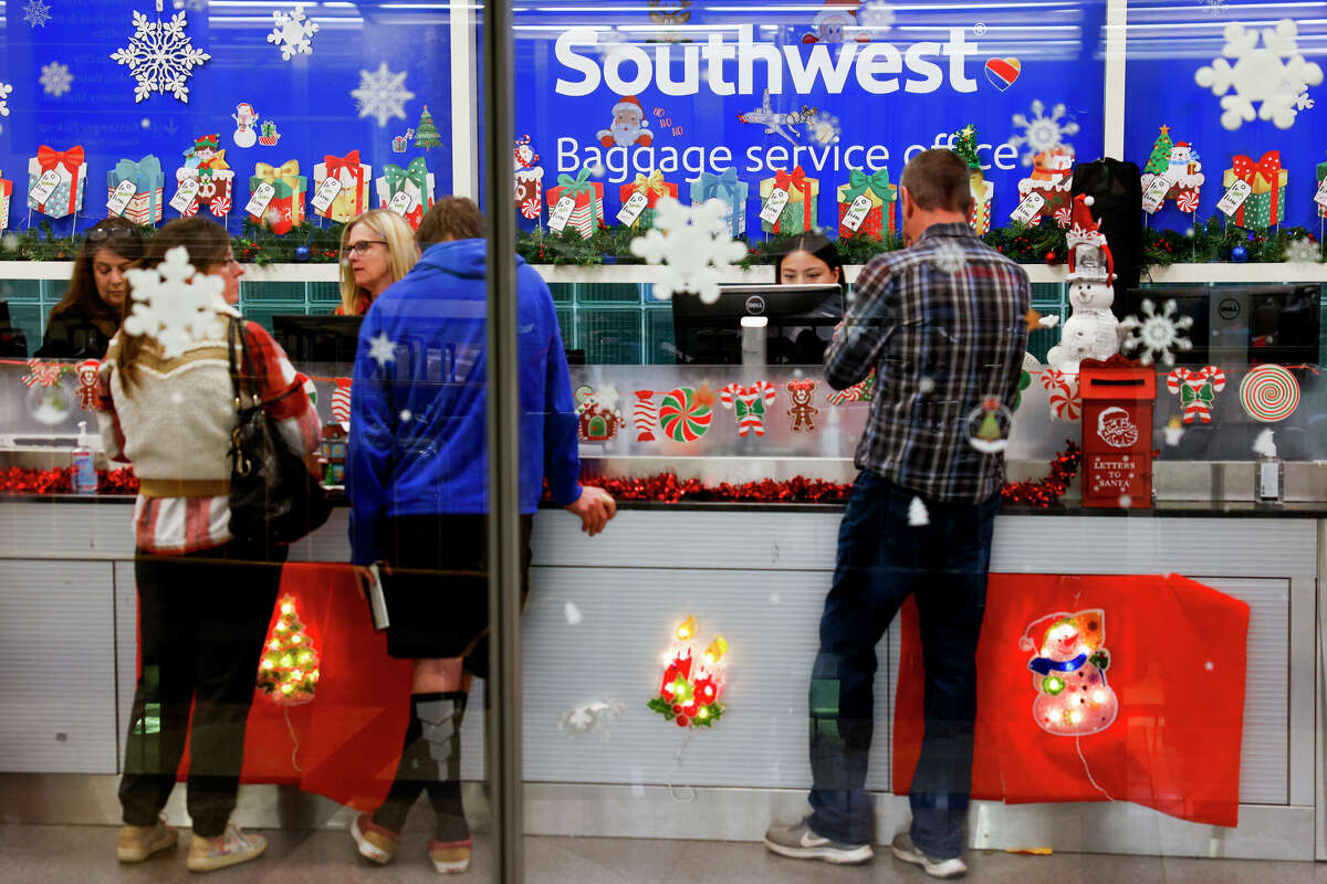 Southwest, other US airlines face holiday travel test after 2022