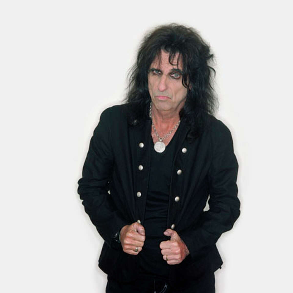 The Alice Cooper Chicken Incident: A Poultry-Filled Display Of Rock ‘n’ Roll Rebellion