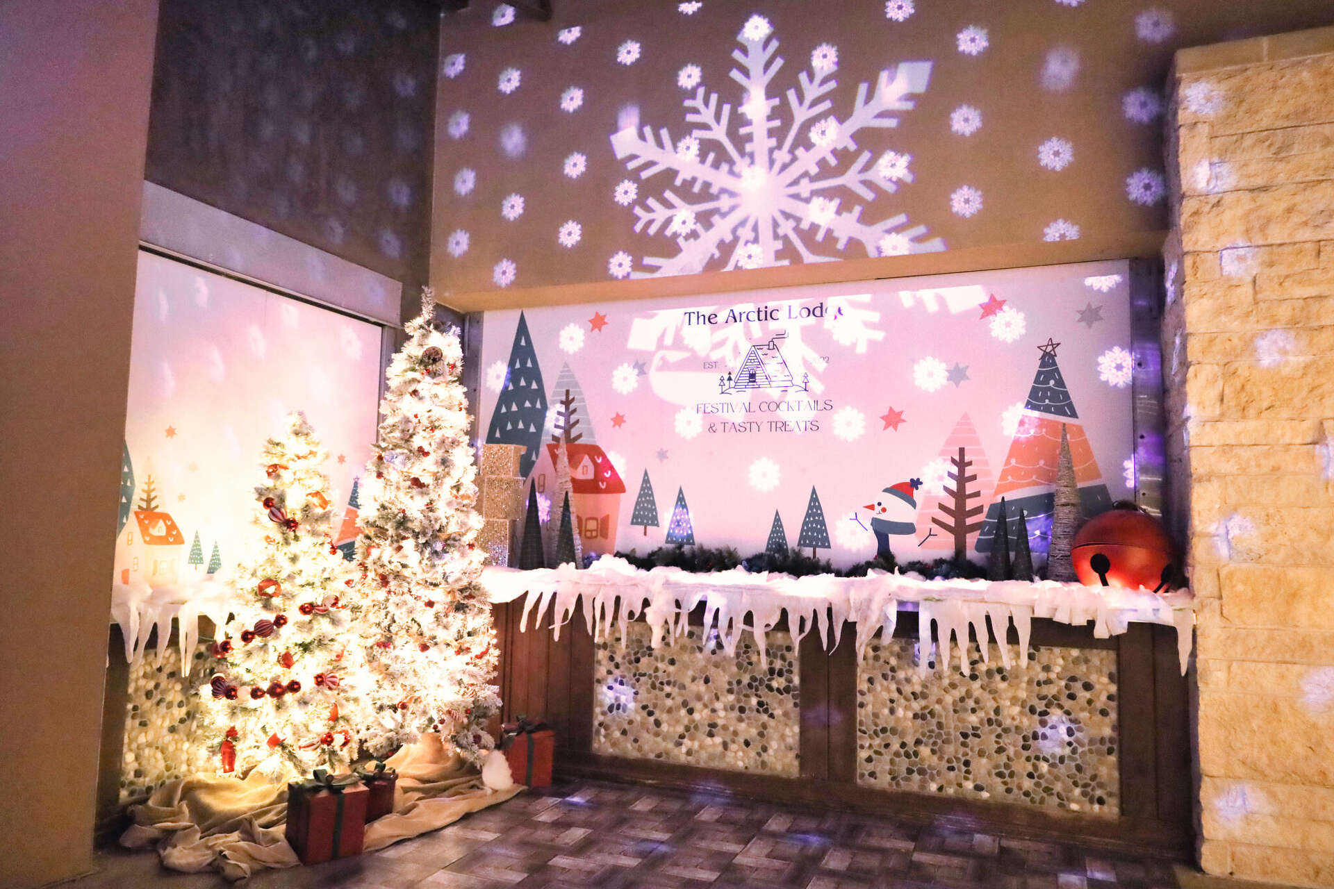 Hill Country Christmas features a snow mountain, Mrs. Claus and more