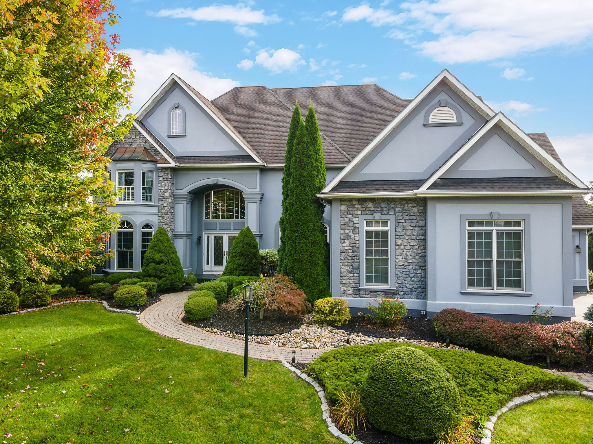 Niskayuna home in Edison Woods with six bedrooms for sale for 1.2M