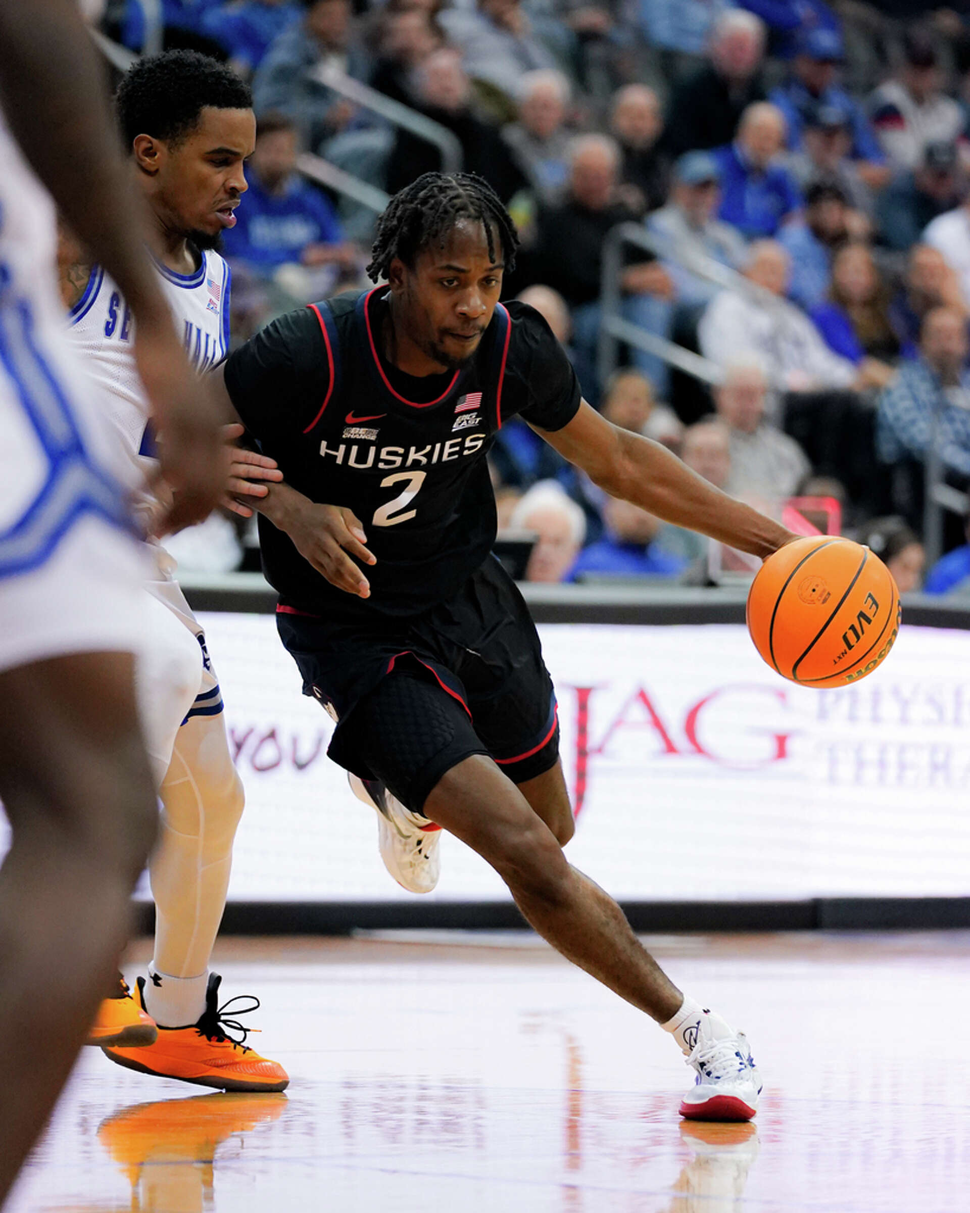 UConn men's basketball falls to Seton Hall, Donovan Clingan injured