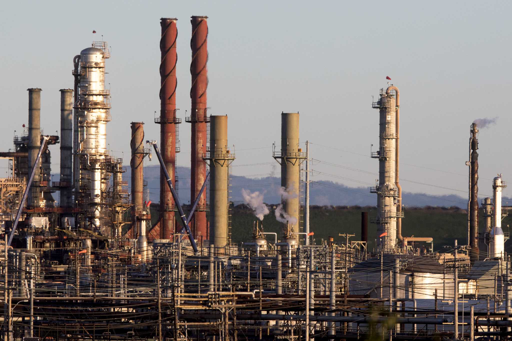 三家加州最大的气候污染企业位于湾区