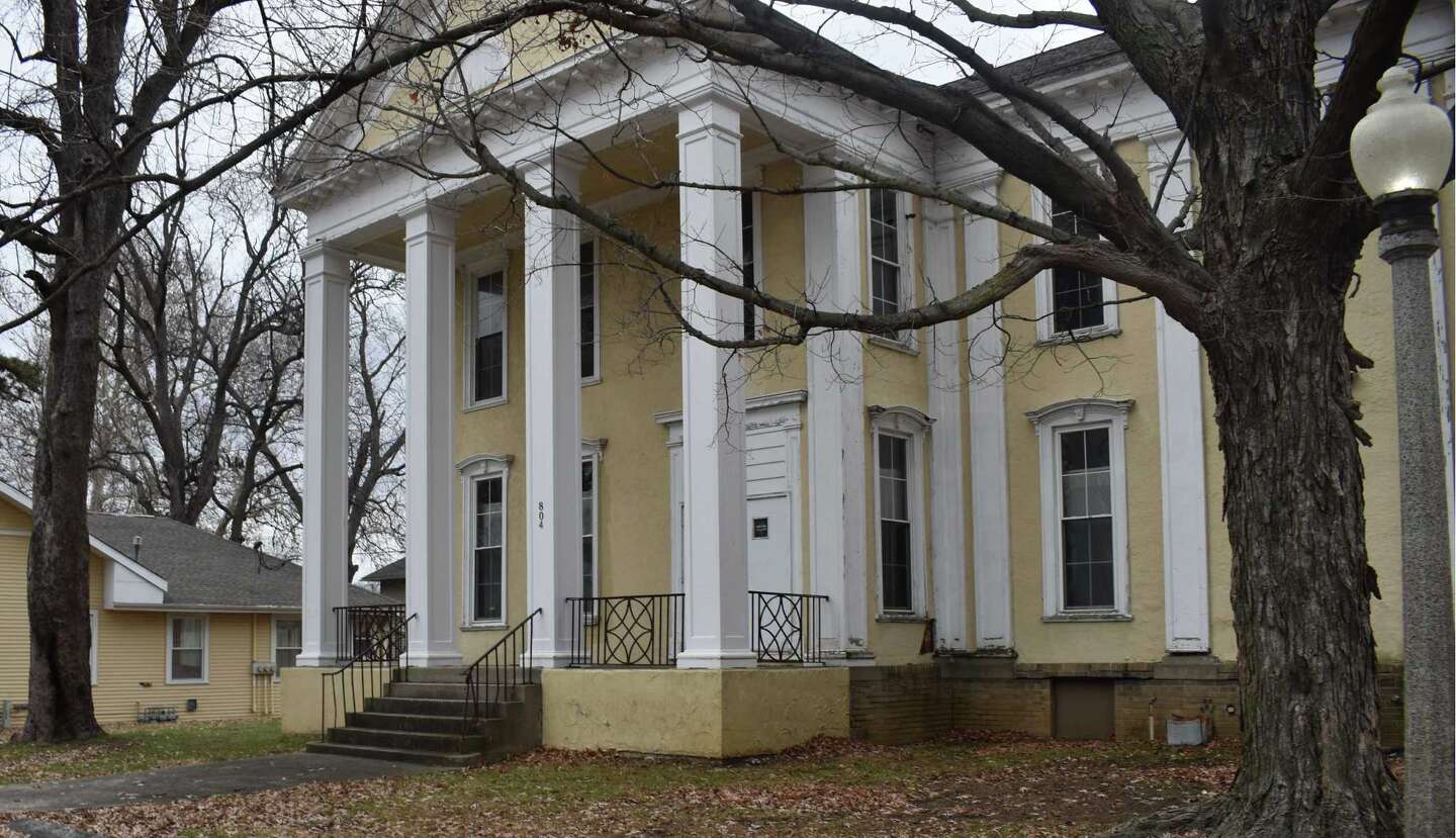 Jacksonville apartment fire causes minimal damage