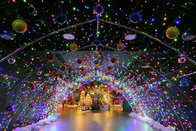 Where to see holiday light shows in CT