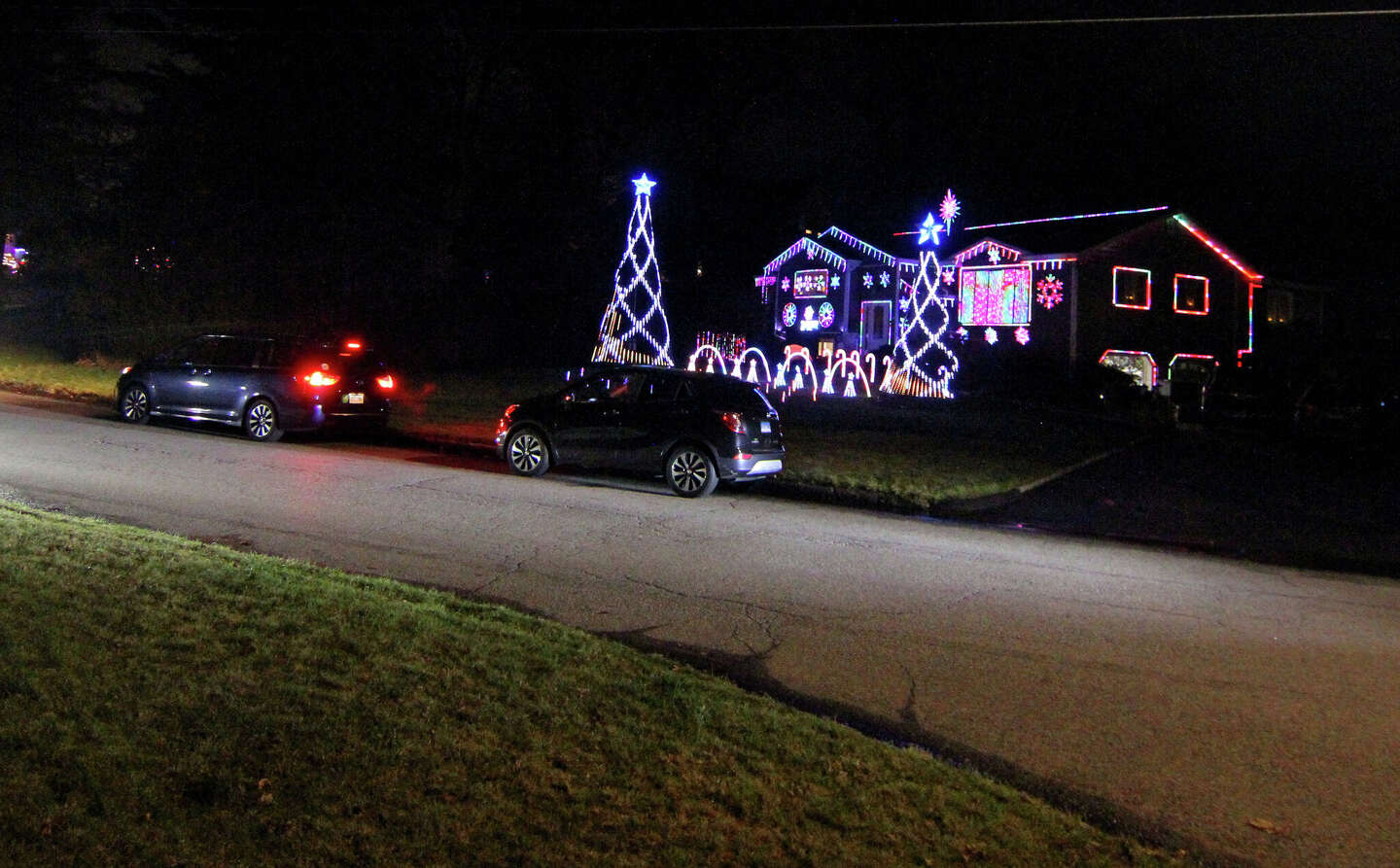 Norwalk home brightens the Christmas season with 54,000 lights