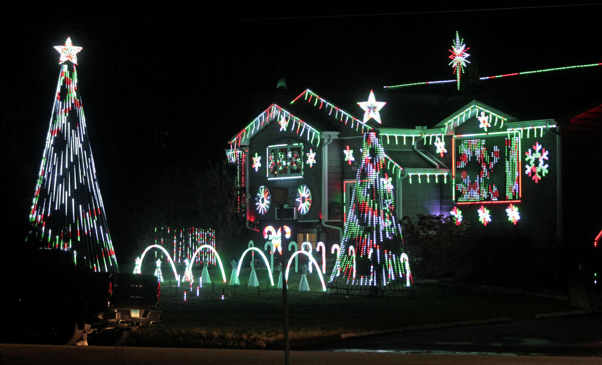 Norwalk home brightens the Christmas season with 54,000 lights