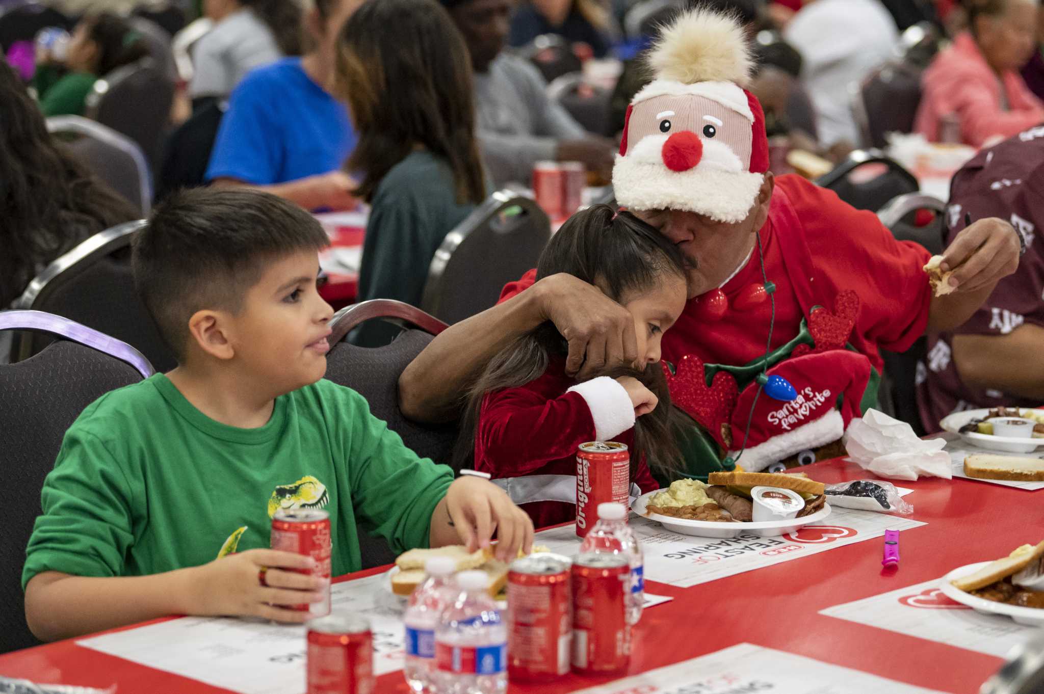 14,000 served HEB Christmas Feast of Sharing by the numbers