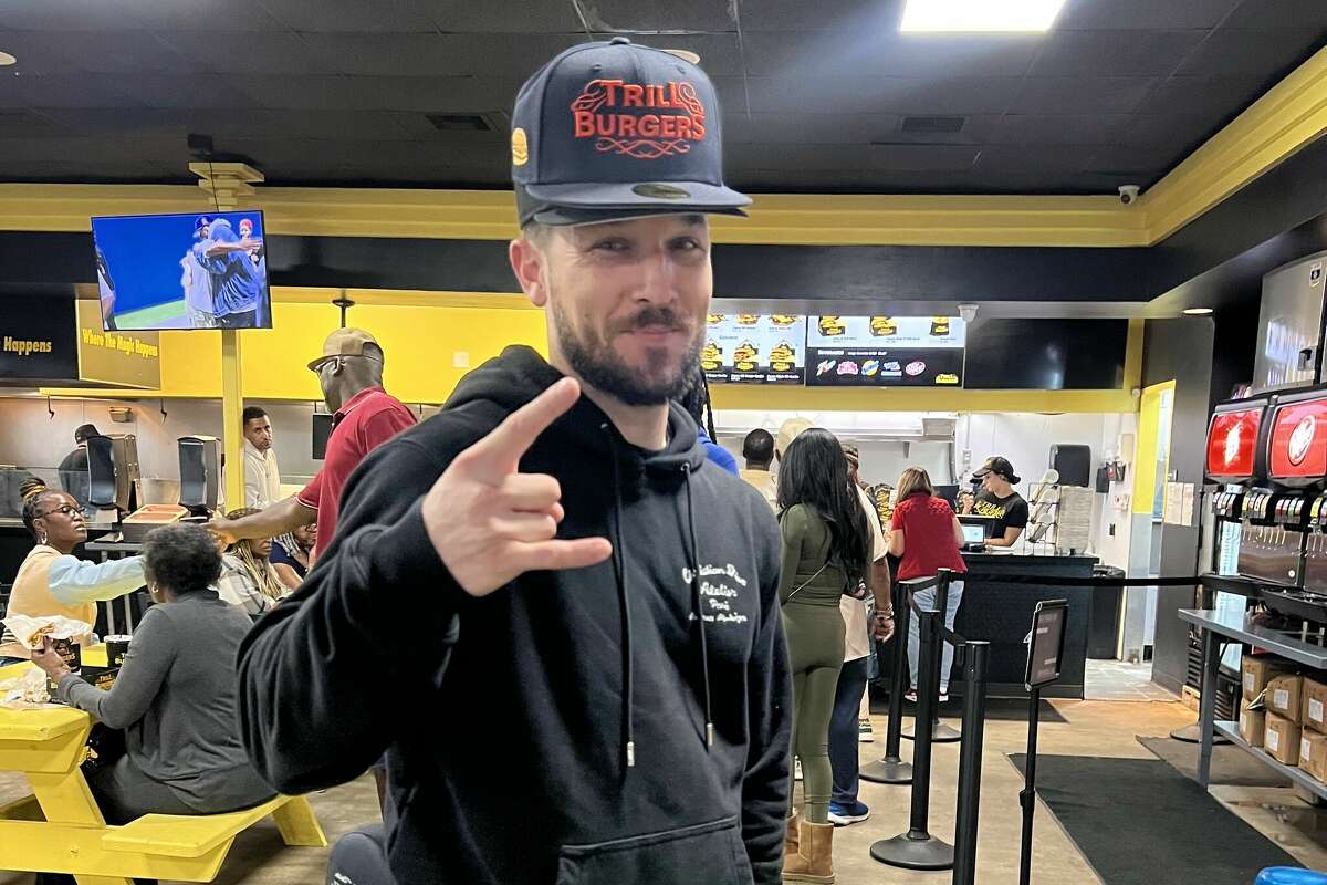 Astros third baseman Alex Bregman was spotted placing a to-go order ahead of the holiday rush.