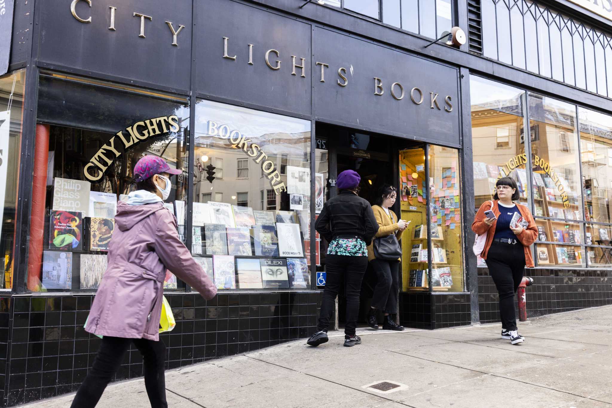 A legend in the literary world keeps S.F. s City Lights shining