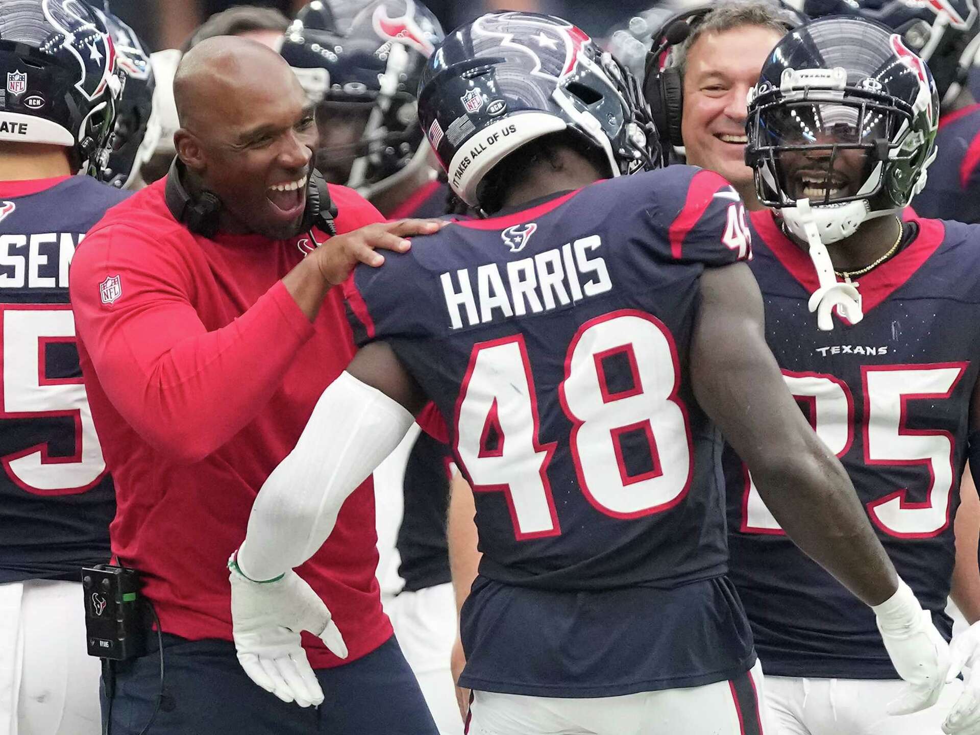 VIDEO: Texans' DeMeco Ryans shows Christian Harris how to get pick six