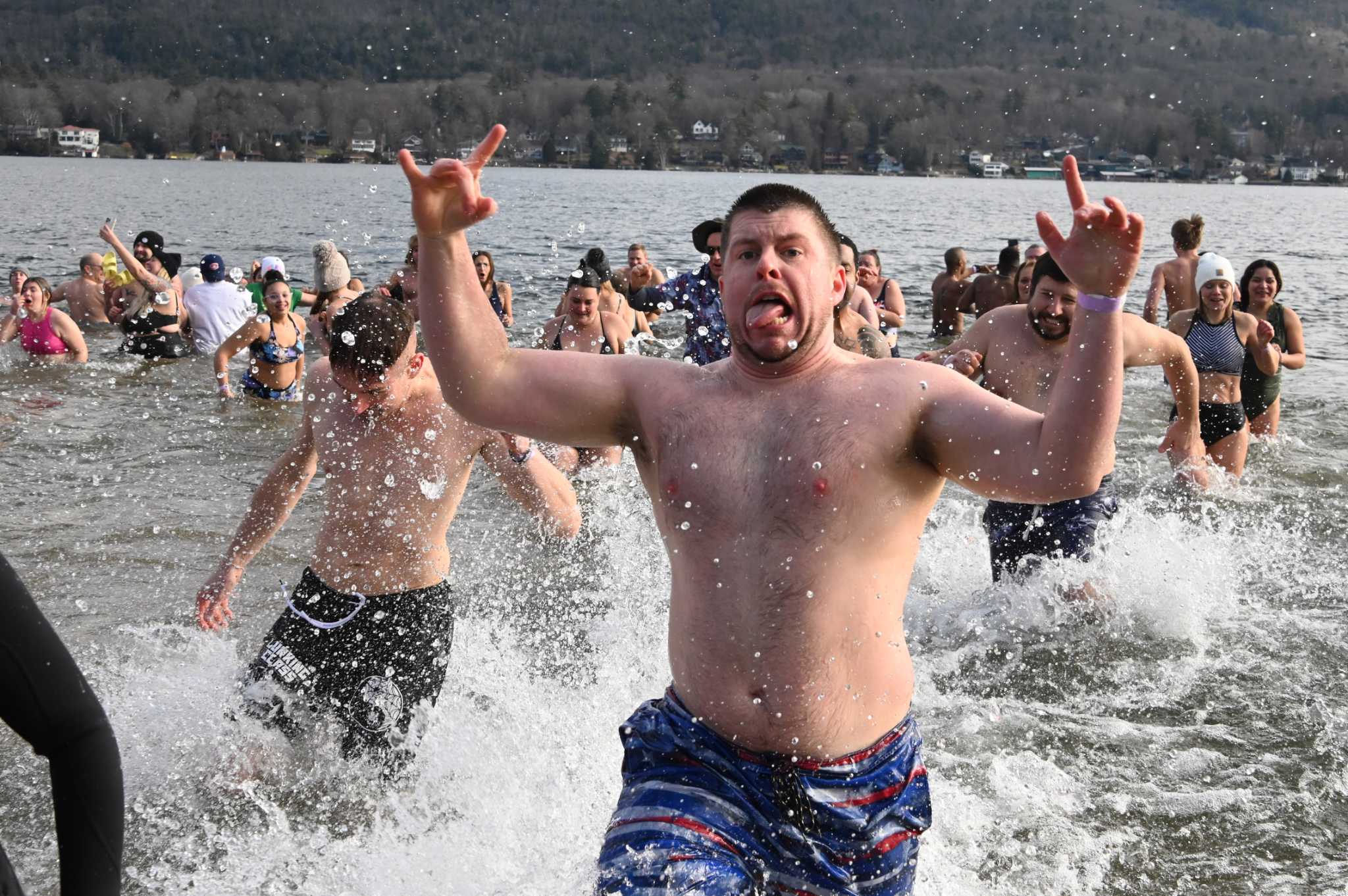 Photos: Nearly 800 begin 2019 with a plunge into Lake George - The Lake  George Examiner