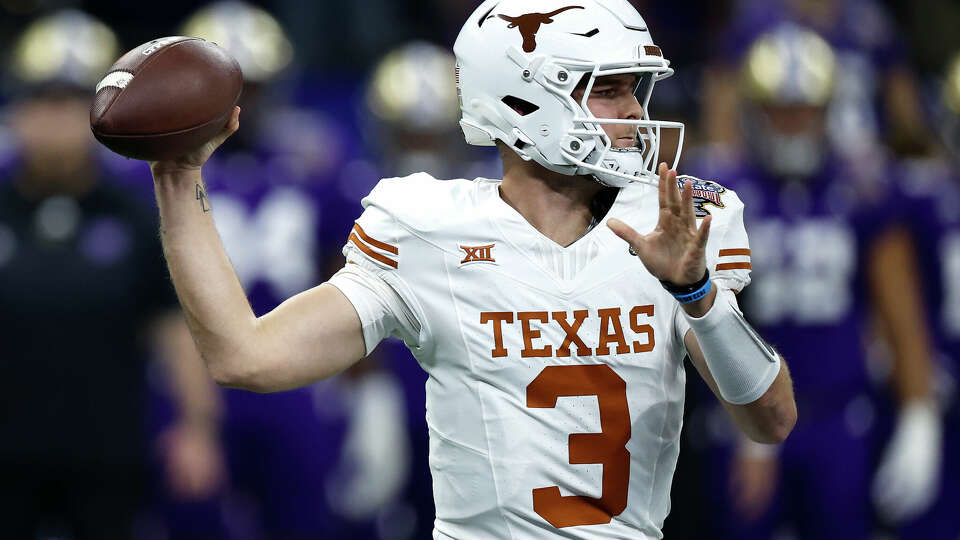 NEW ORLEANS, LOUISIANA - JANUARY 01: Quinn Ewers #3 of the Texas Longhorns looks to pass during the first quarter against the Washington Huskies during the CFP Semifinal Allstate Sugar Bowl at Caesars Superdome on January 01, 2024 in New Orleans, Louisiana. (Photo by Chris Graythen/Getty Images)