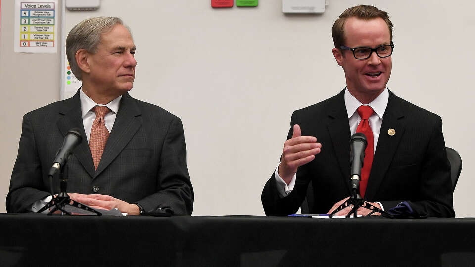 Governor Greg Abbott listens as House Speaker Dade Phelan and talks about a new broadband access bill coming before the state legislature during a press conference at Hamshire-Fannett Elementary School Monday. Photo made Monday, March 29, 2021 Kim Brent/The Enterprise