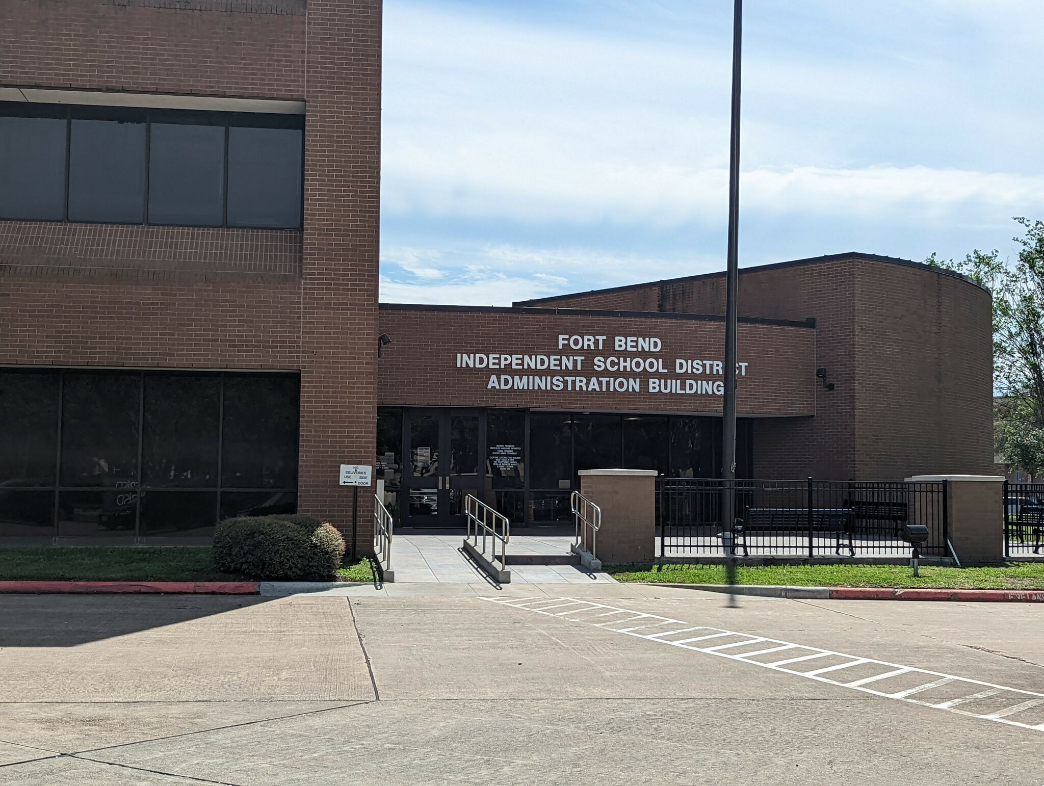 Fort Bend ISD starts 2024 with armed security at every school