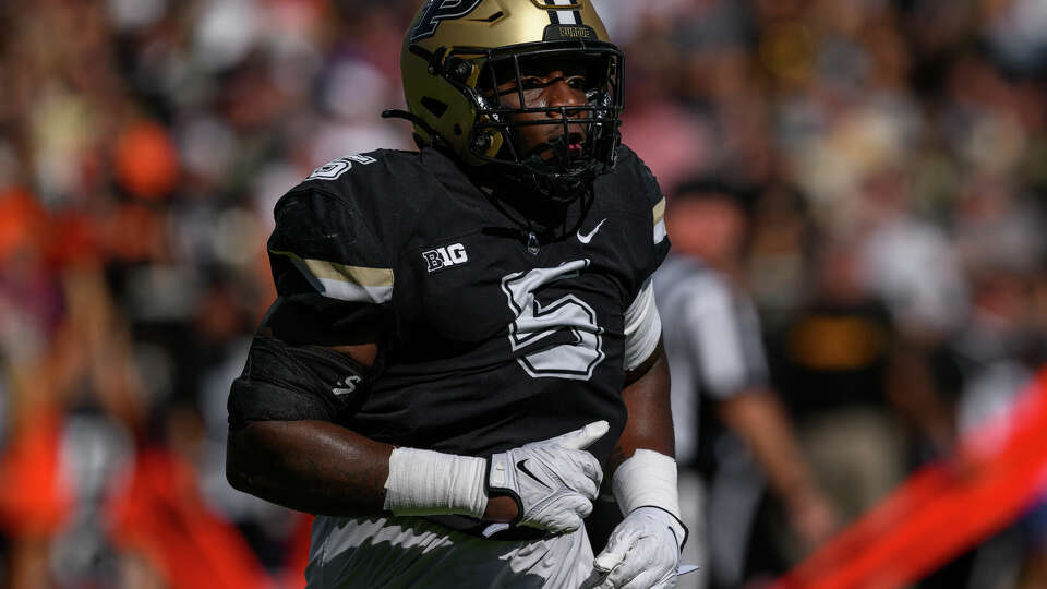 WEST LAFAYETTE, IN - SEPTEMBER 30: Purdue Boilermakers outside linebacker Nic Scourton (5) runs to the sidelines during the college football game between the Purdue Boilermakers and Illinois Fighting Illini on September 29, 2023, at Ross-Ade Stadium in West Lafayette, IN. (Photo by Zach Bolinger/Icon Sportswire via Getty Images)