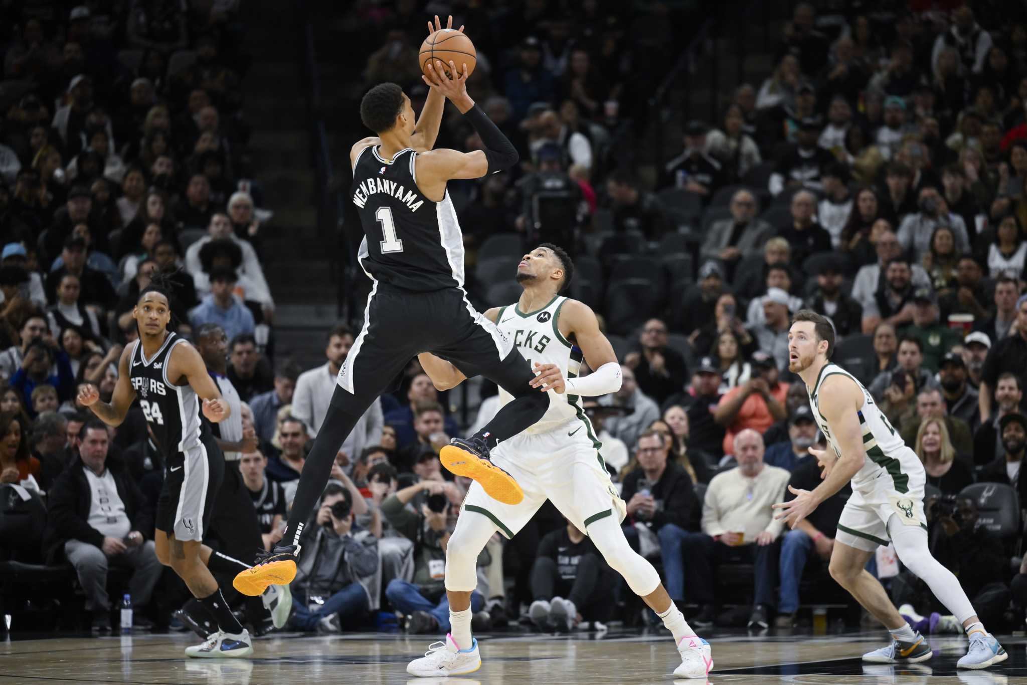 Spurs at Bucks: How to watch the game, notable stats, player news