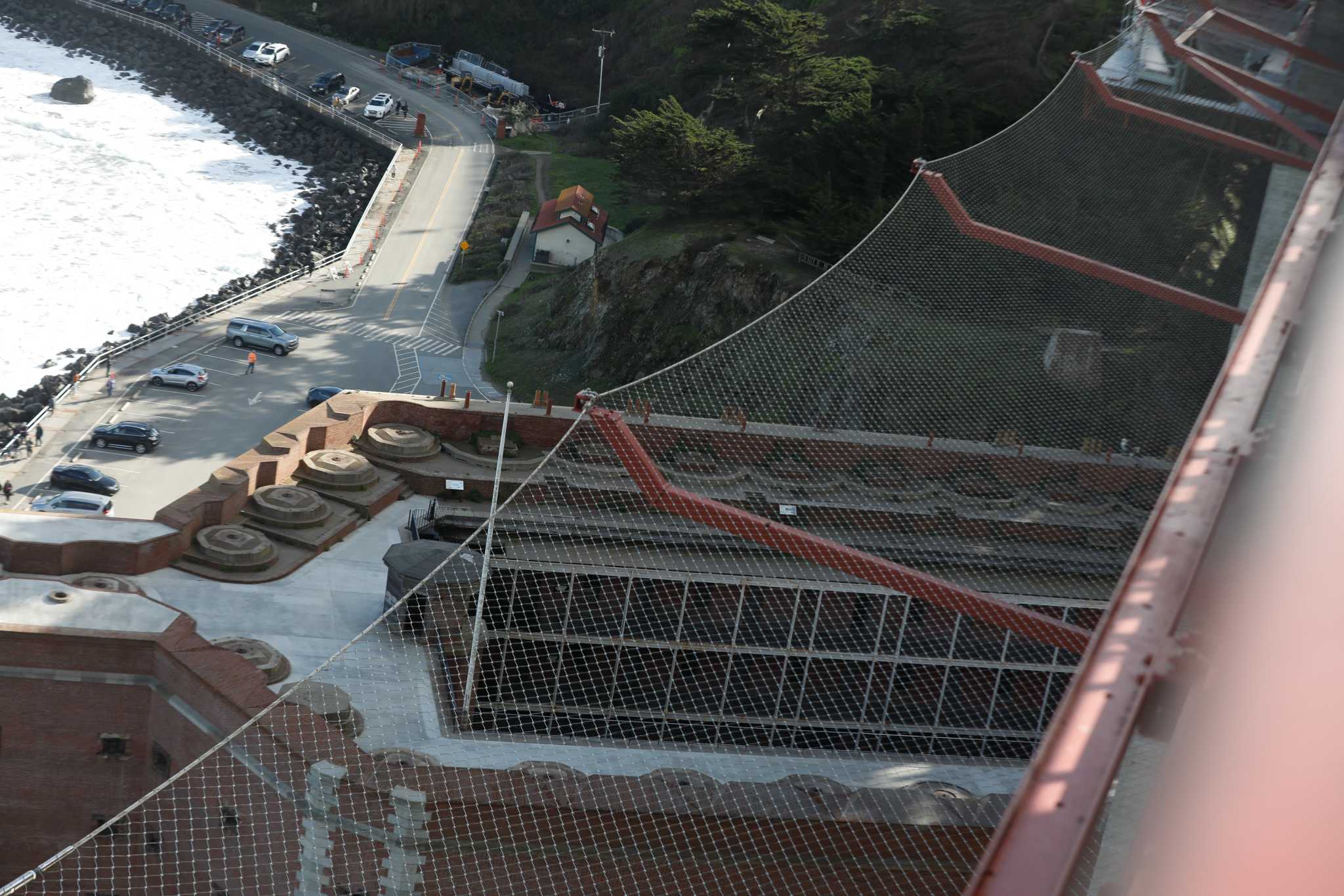 Suicide-prevention net beneath Golden Gate Bridge completed, say officials, San Francisco