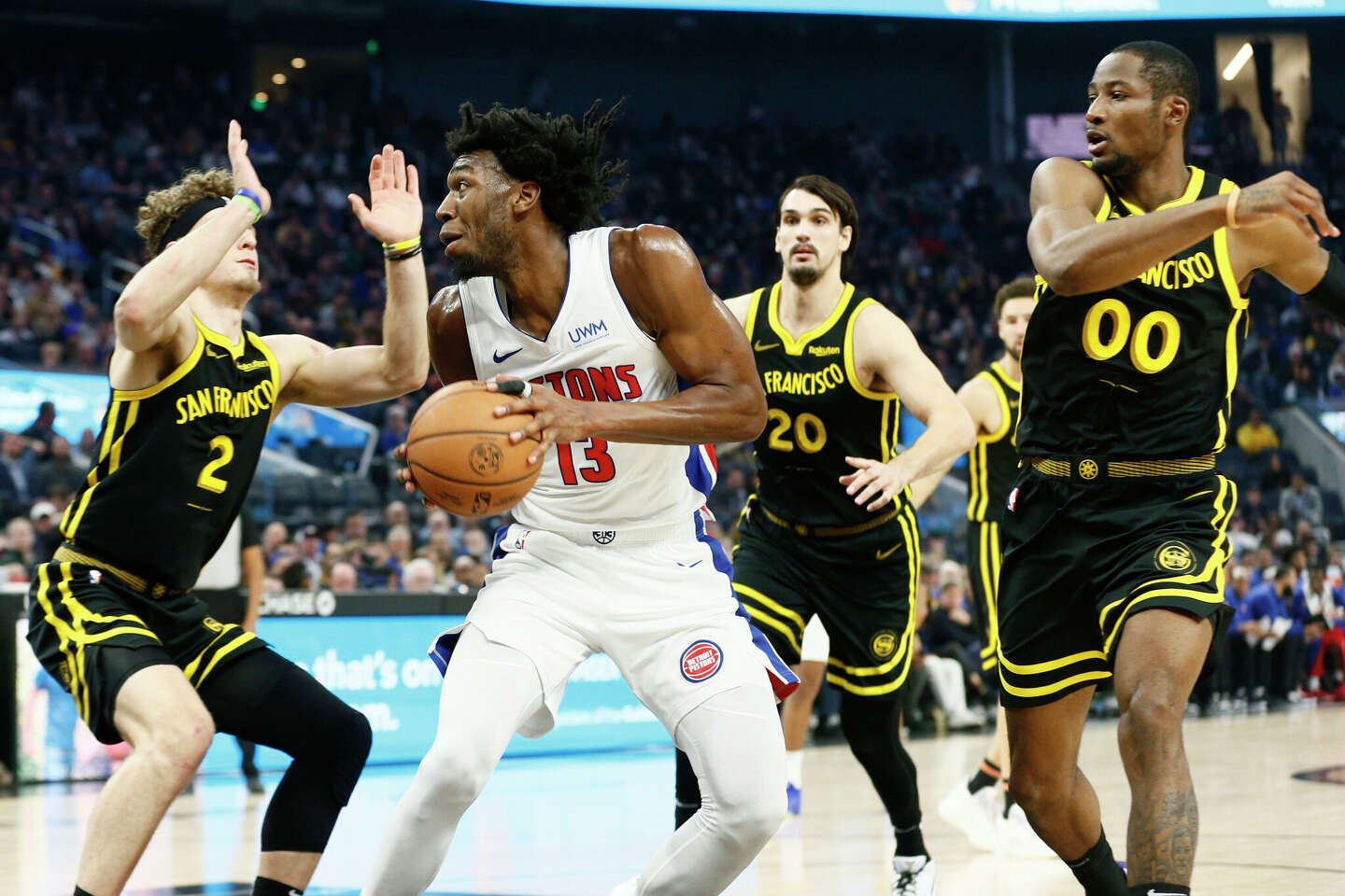 Warriors’ Chris Paul fractures hand in win over Pistons, needs surgery