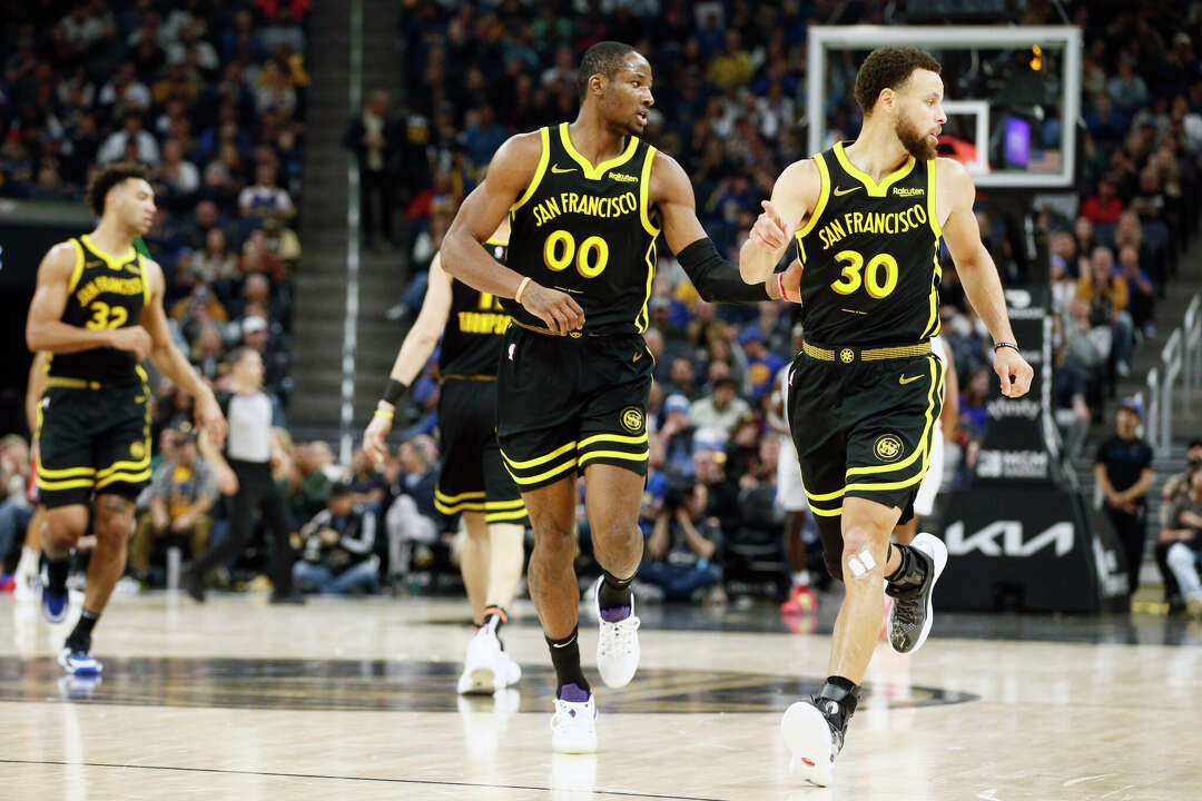 Warriors’ Chris Paul fractures hand in win over Pistons, needs surgery