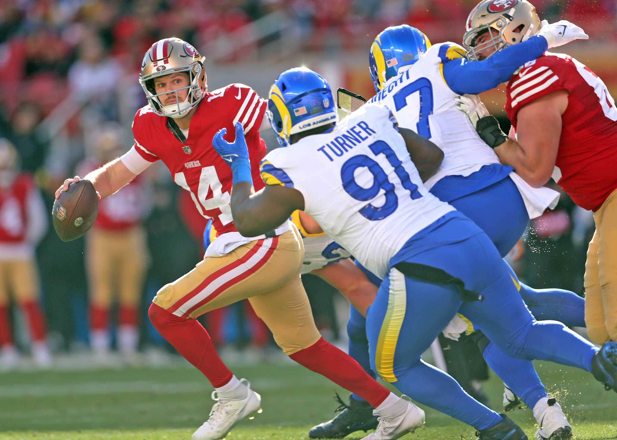 49ers fall to Rams 21-20, multiple starters ride pine before playoffs