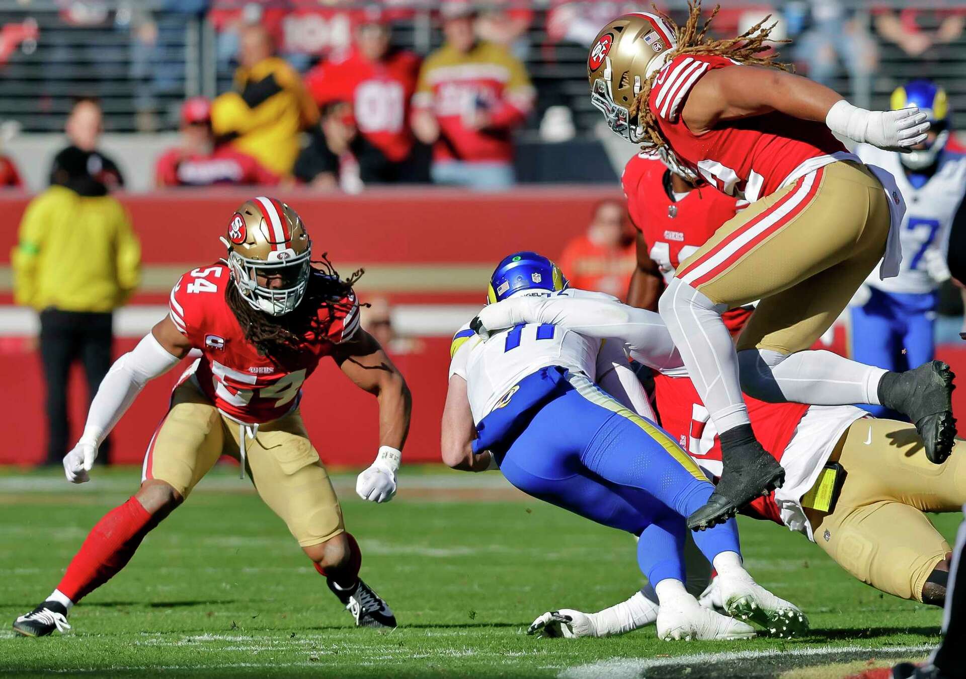 49ers fall to Rams 21-20, multiple starters ride pine before playoffs