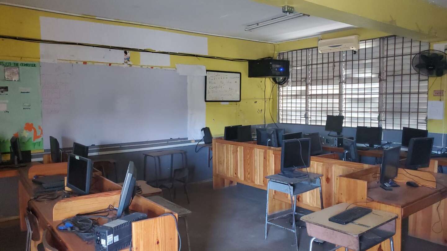 Trumbull couple use March wedding to buy computers for Jamaican school