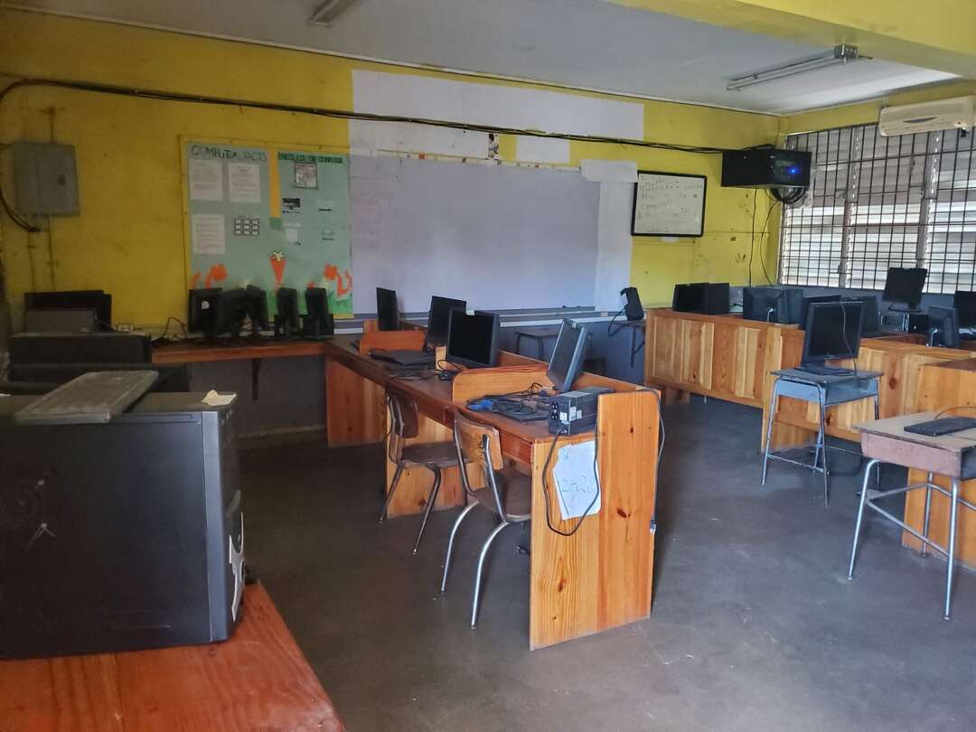 Trumbull couple use March wedding to buy computers for Jamaican school