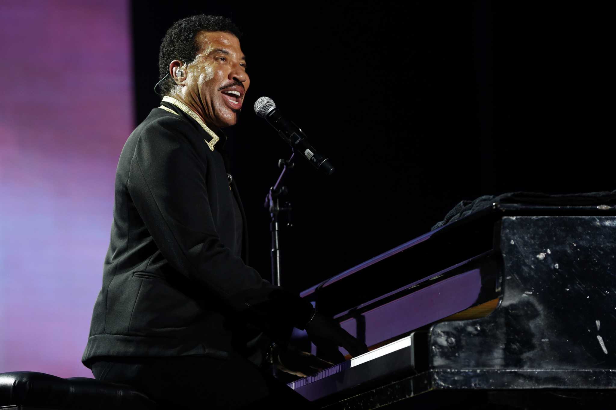 Lionel Richie hospitalized with irregular heartbeat, cancels San Francisco show