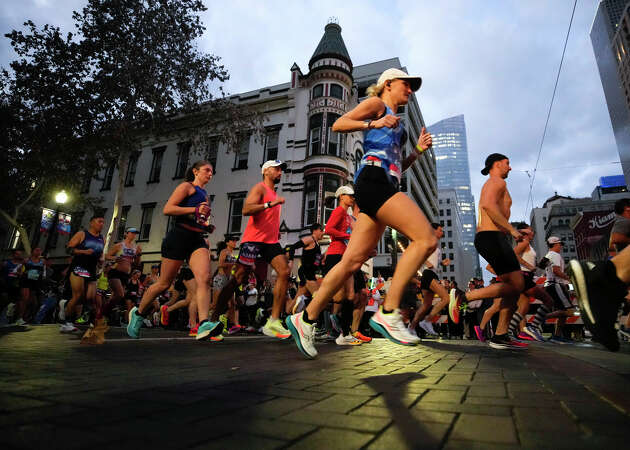 Este domingo se llevan a cabo el Chevron Houston Marathon y el Aramco Houston Half Marathon por el centro de la ciudad.