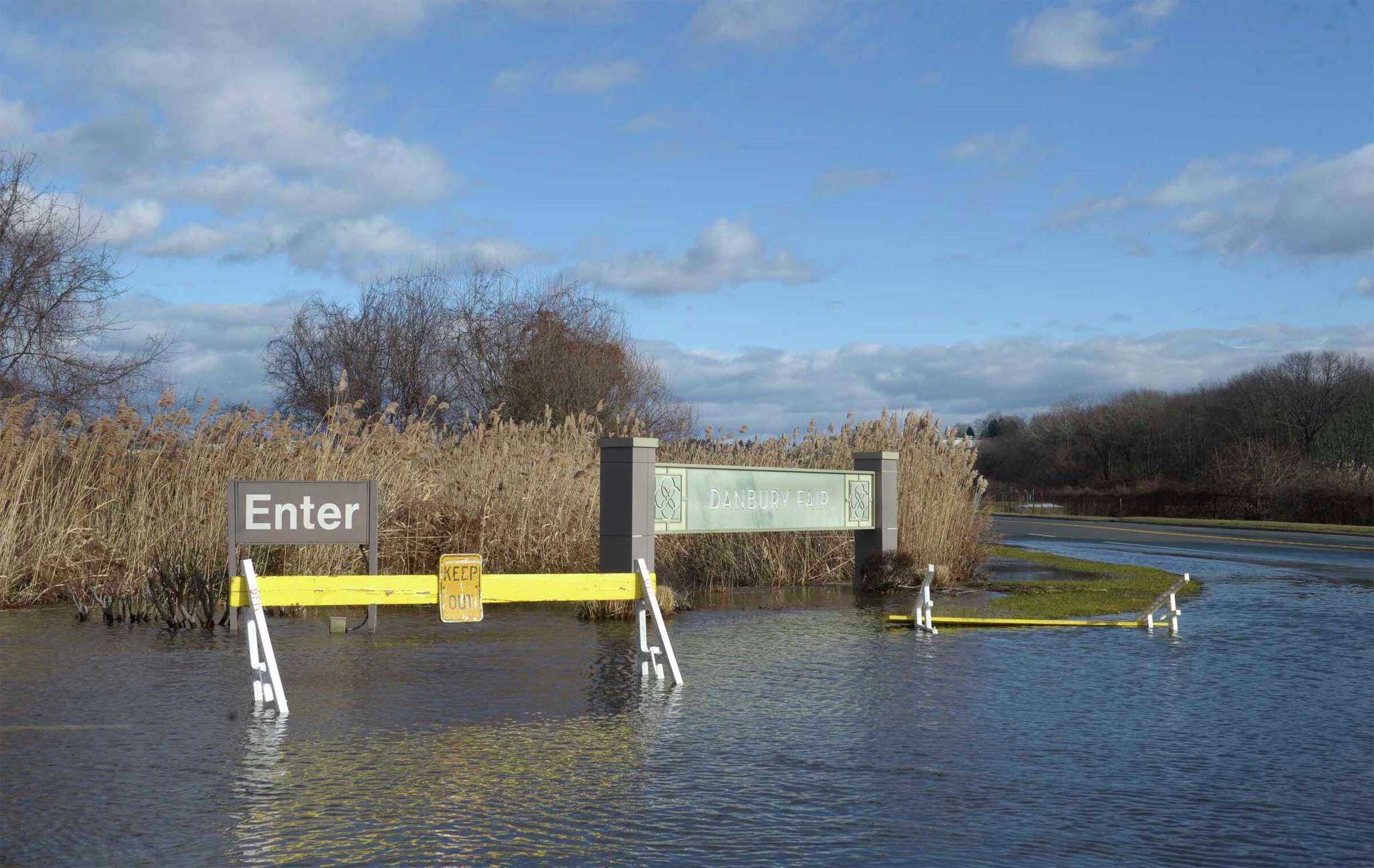 Storm causes power outages, floods CT roads and MetroNorth rail line