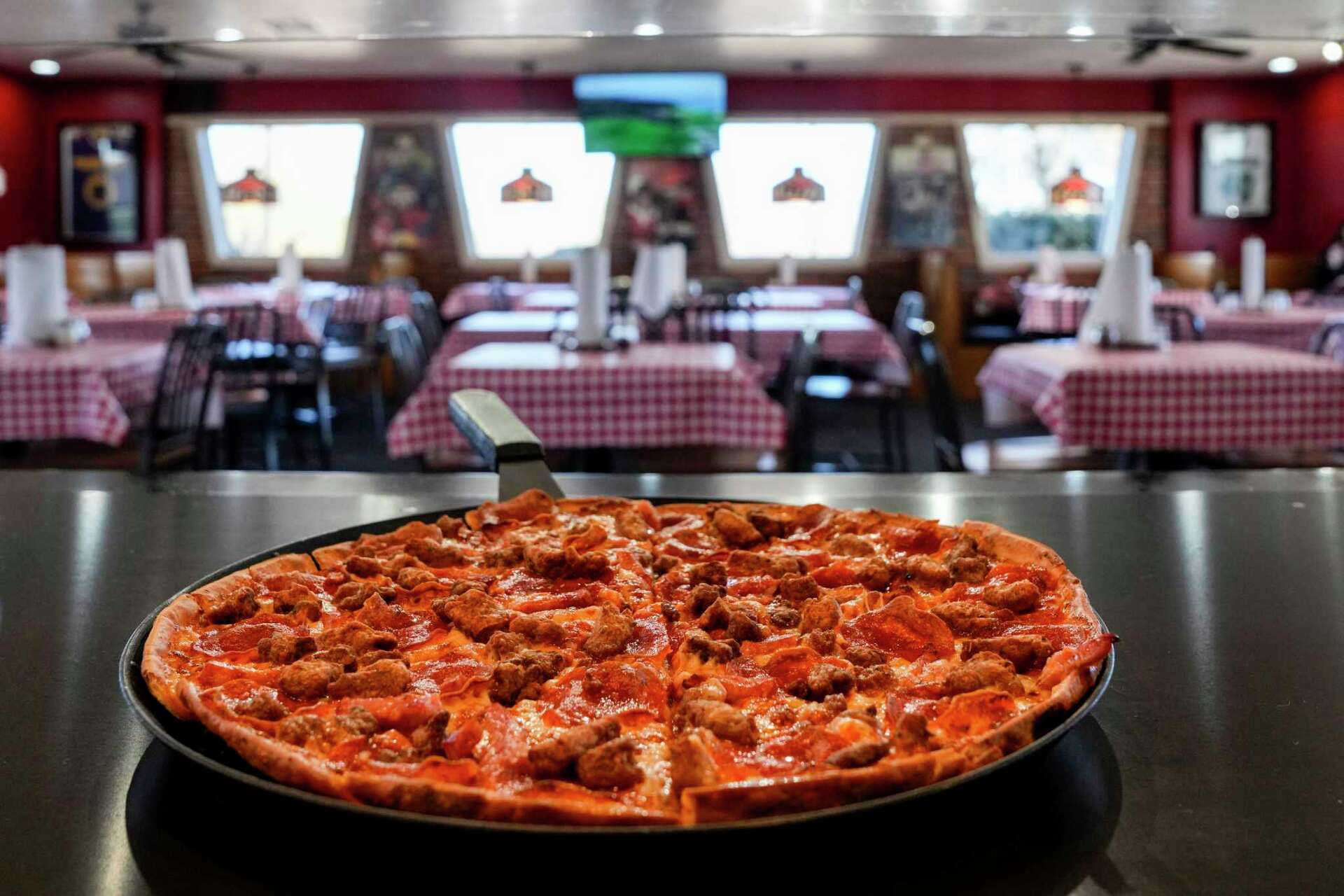 Hempstead Pizza Hut remodeled to retro design goes viral