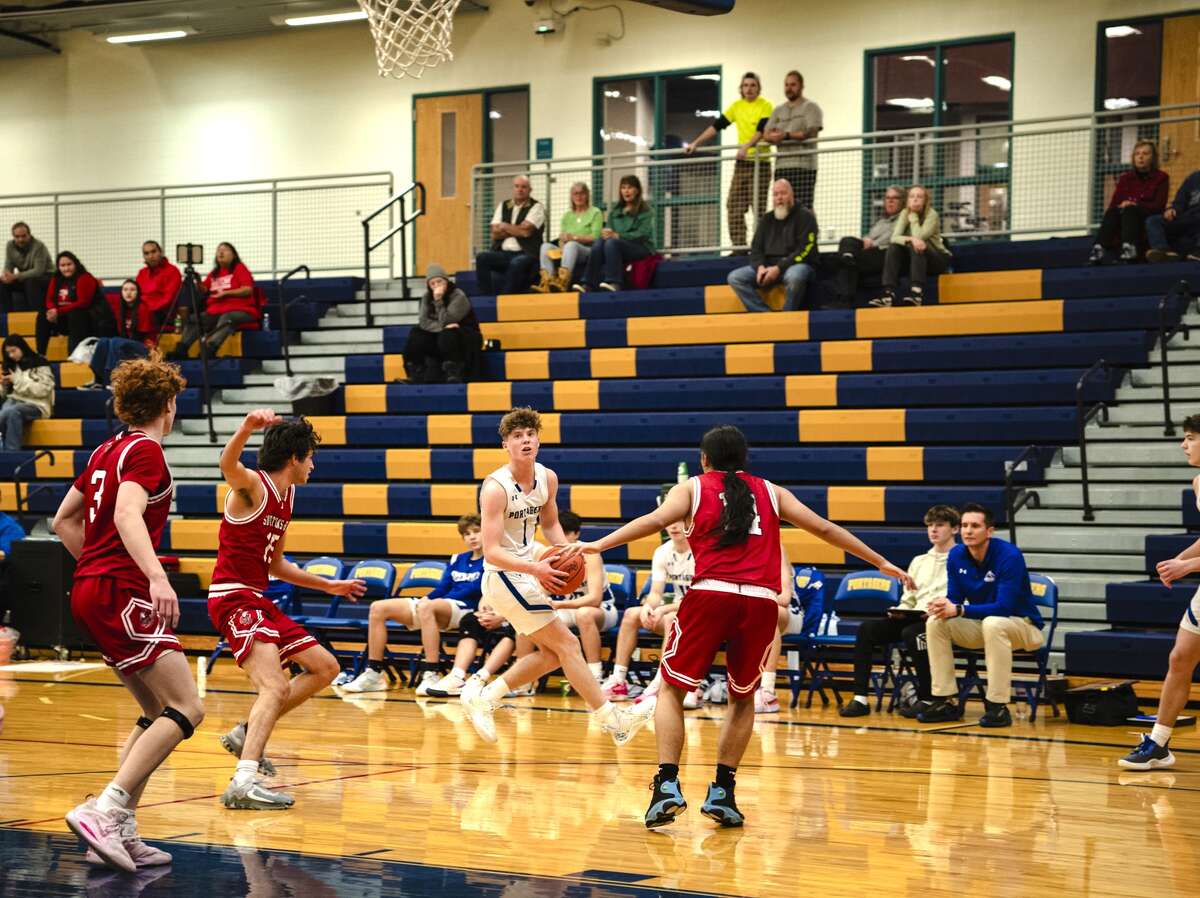 Onekama boys basketball beats Norsemen