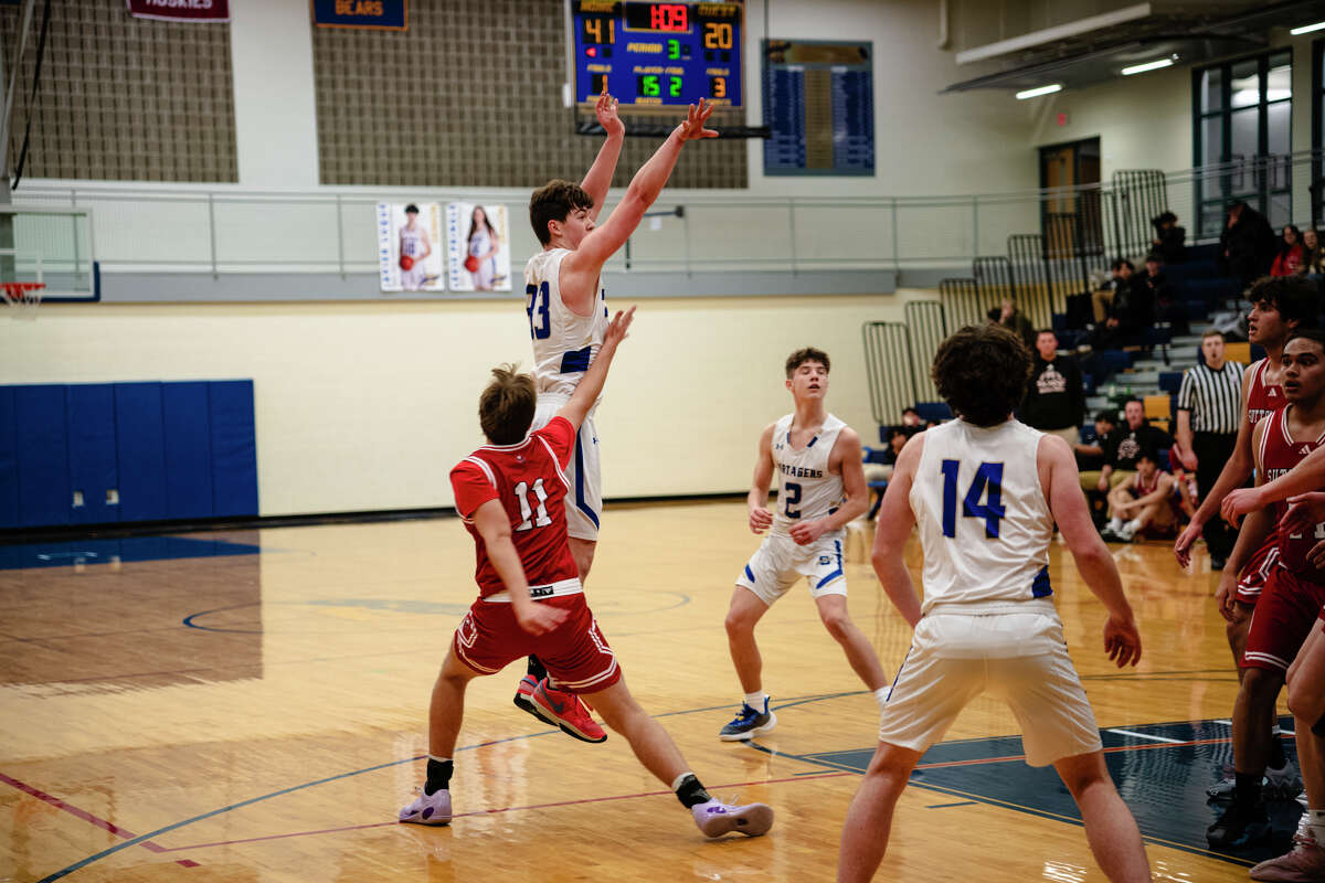 Onekama boys basketball beats Norsemen