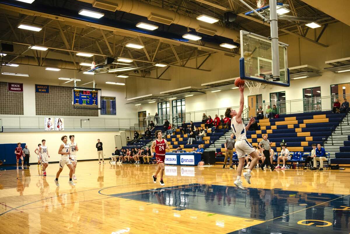 Onekama boys basketball beats Norsemen