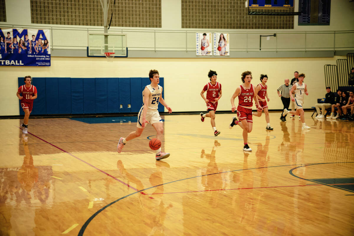 Onekama boys basketball beats Norsemen