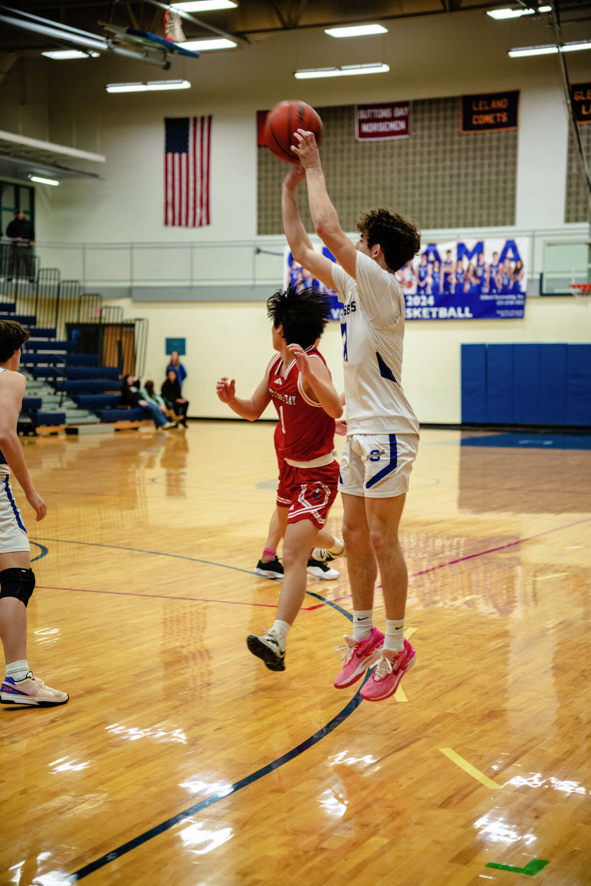 Onekama boys basketball beats Norsemen