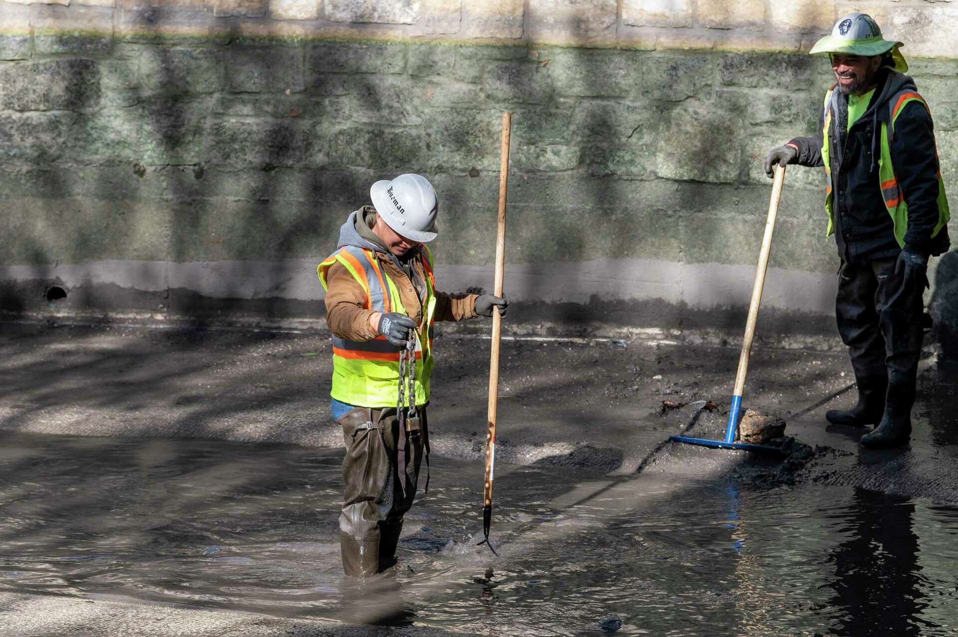 Nearly 2,000 invasive apple snails removed from San Antonio River
