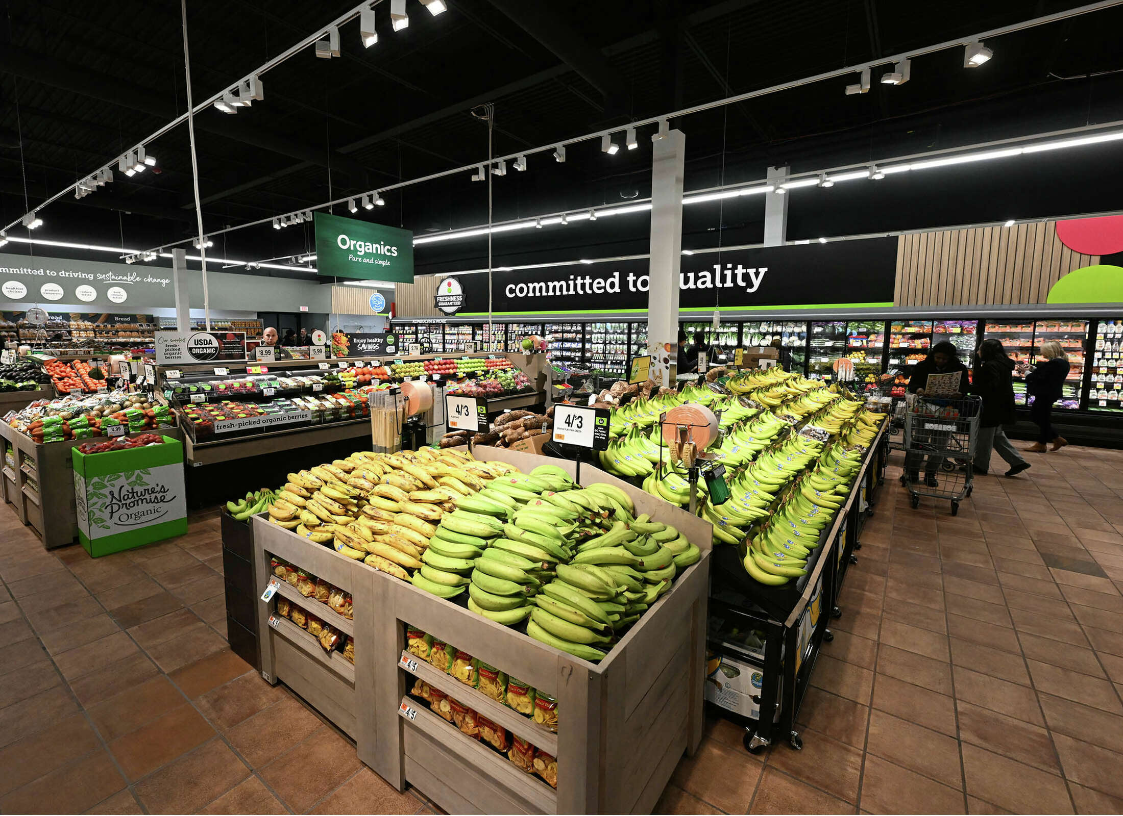 Stop & Shop opens new Waterbury location with expanded kosher aisle