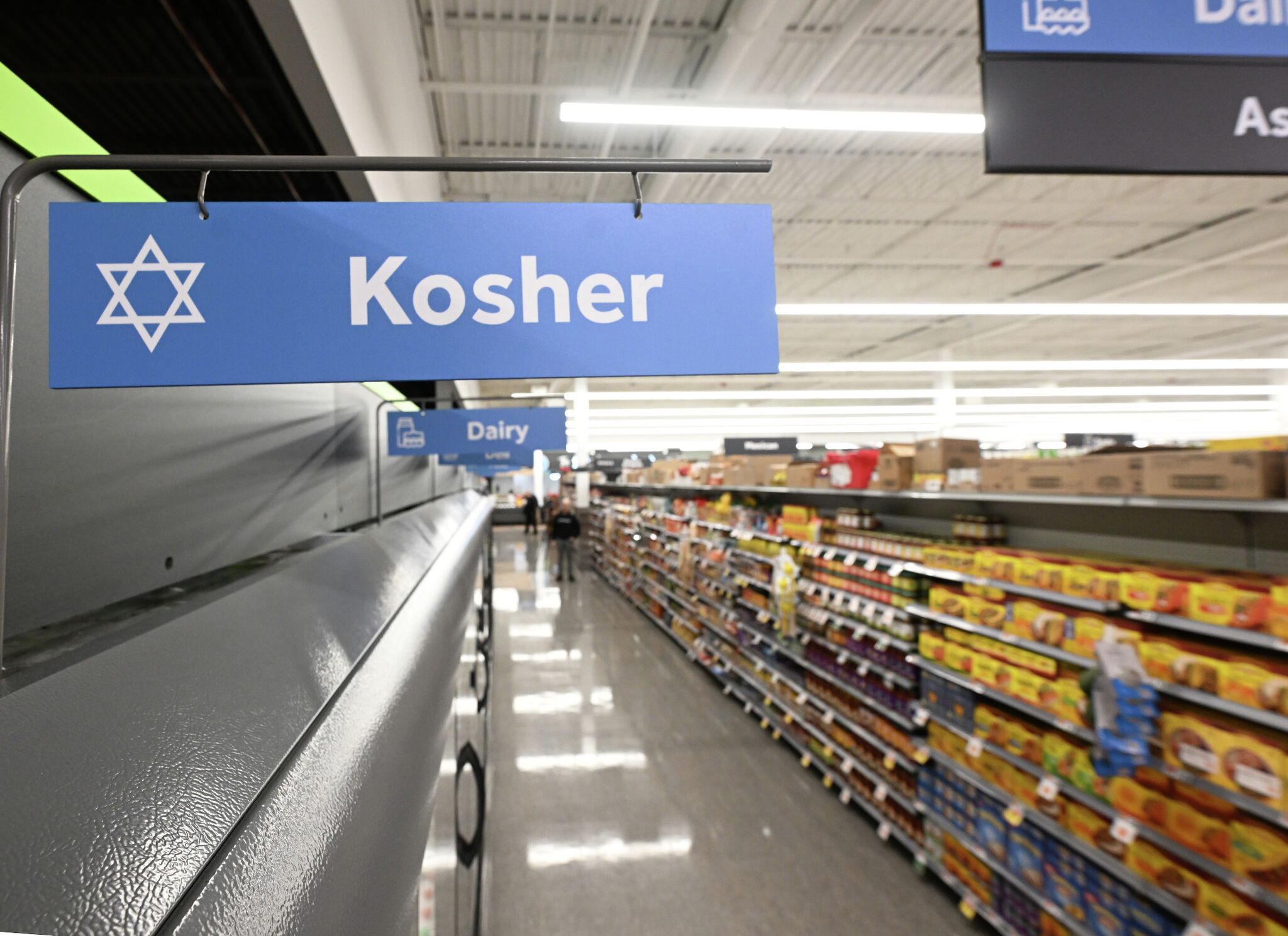 Stop & Shop opens new Waterbury location with expanded kosher aisle