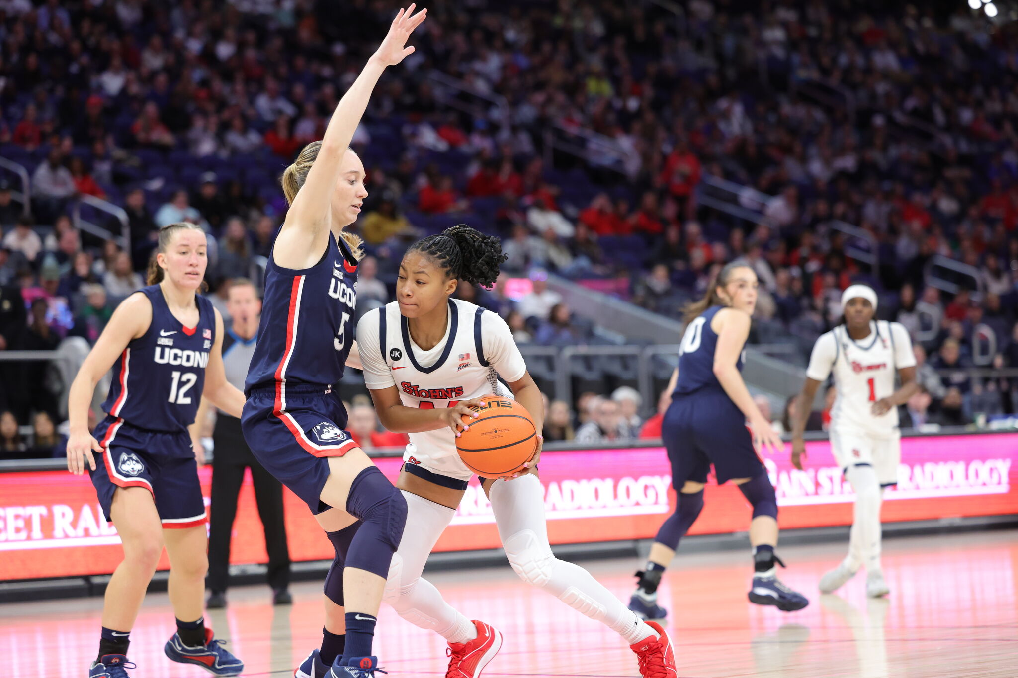 UConn women's basketball team playing with 'tremendous chemistry'