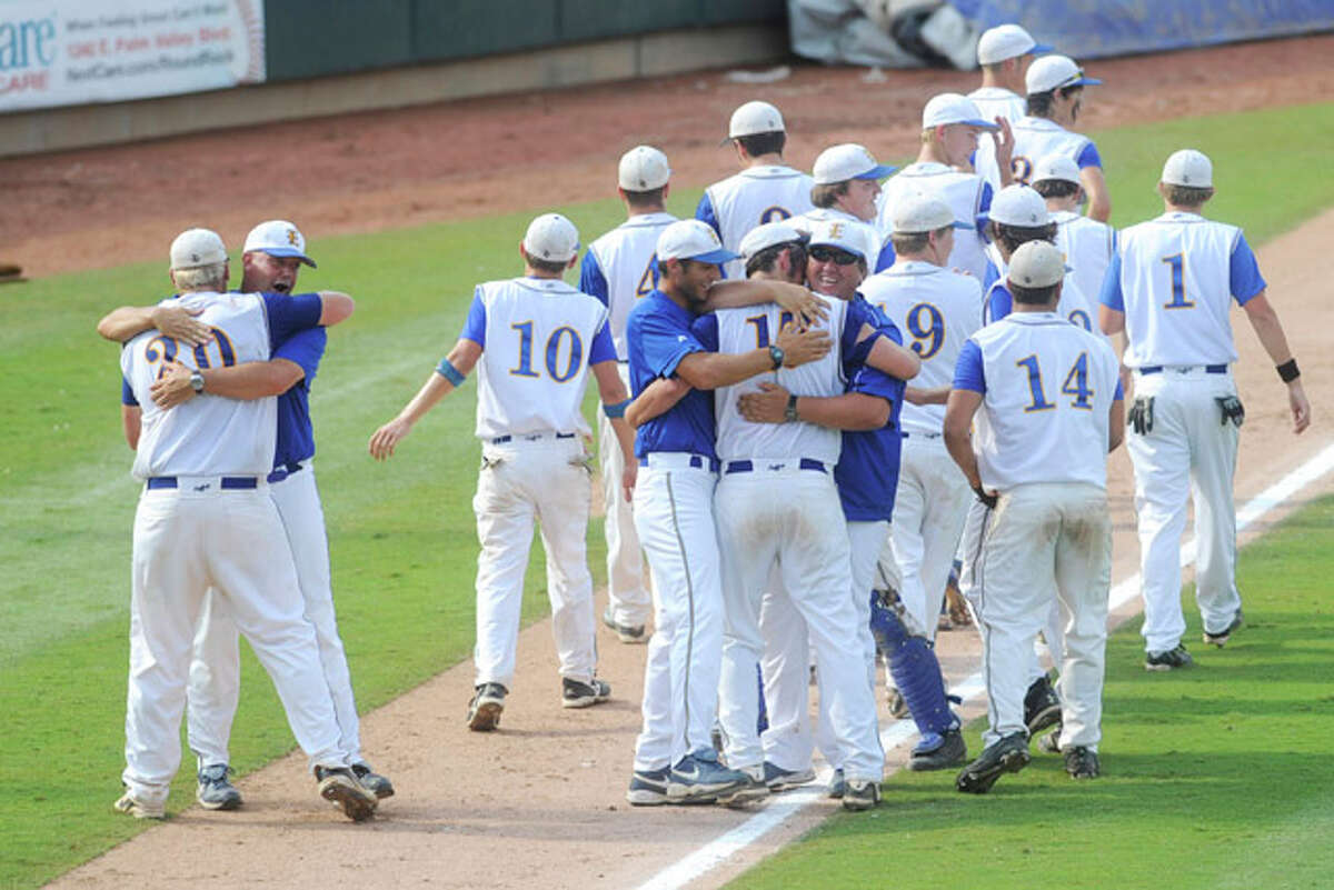 Evadale 54 over Thorndale to advance to 1A title game