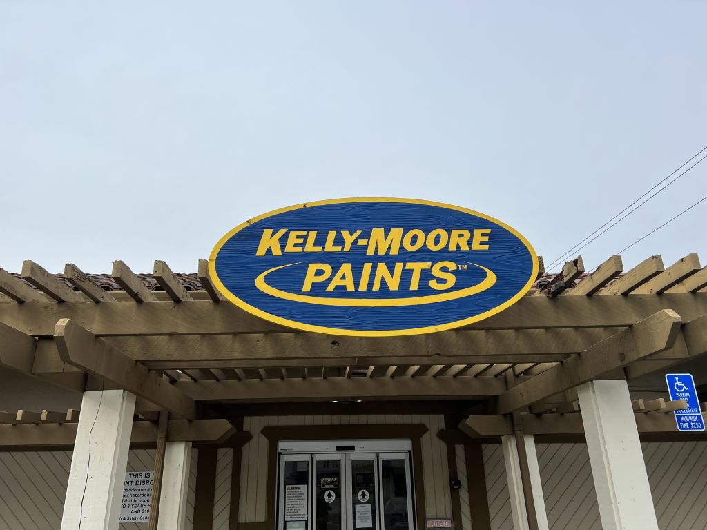 Raksasa cat Bay Area Kelly Moore menutup pintunya dan menutup setiap toko
