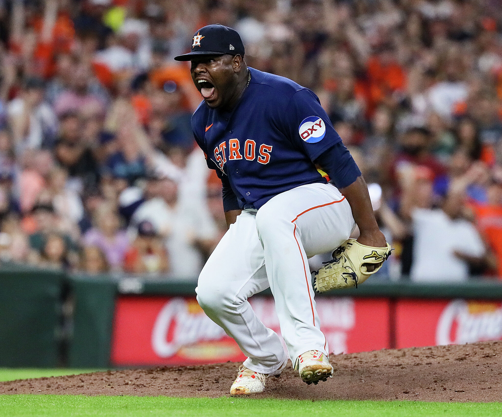 Is top Astros reliever Hector Neris on his way to the Yankees?