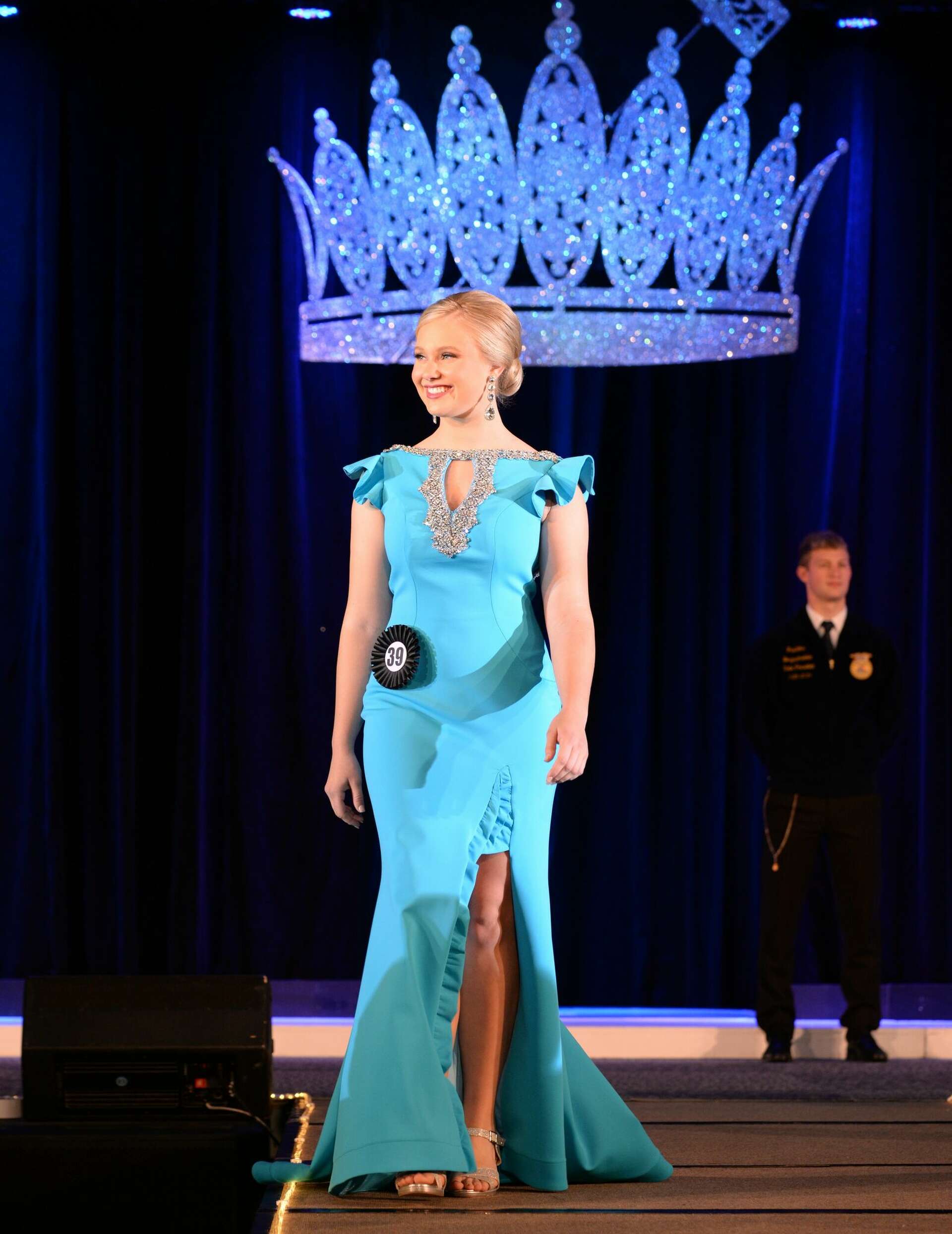 Natalie Evans crowned at Miss Illinois County Fair Queen Pageant