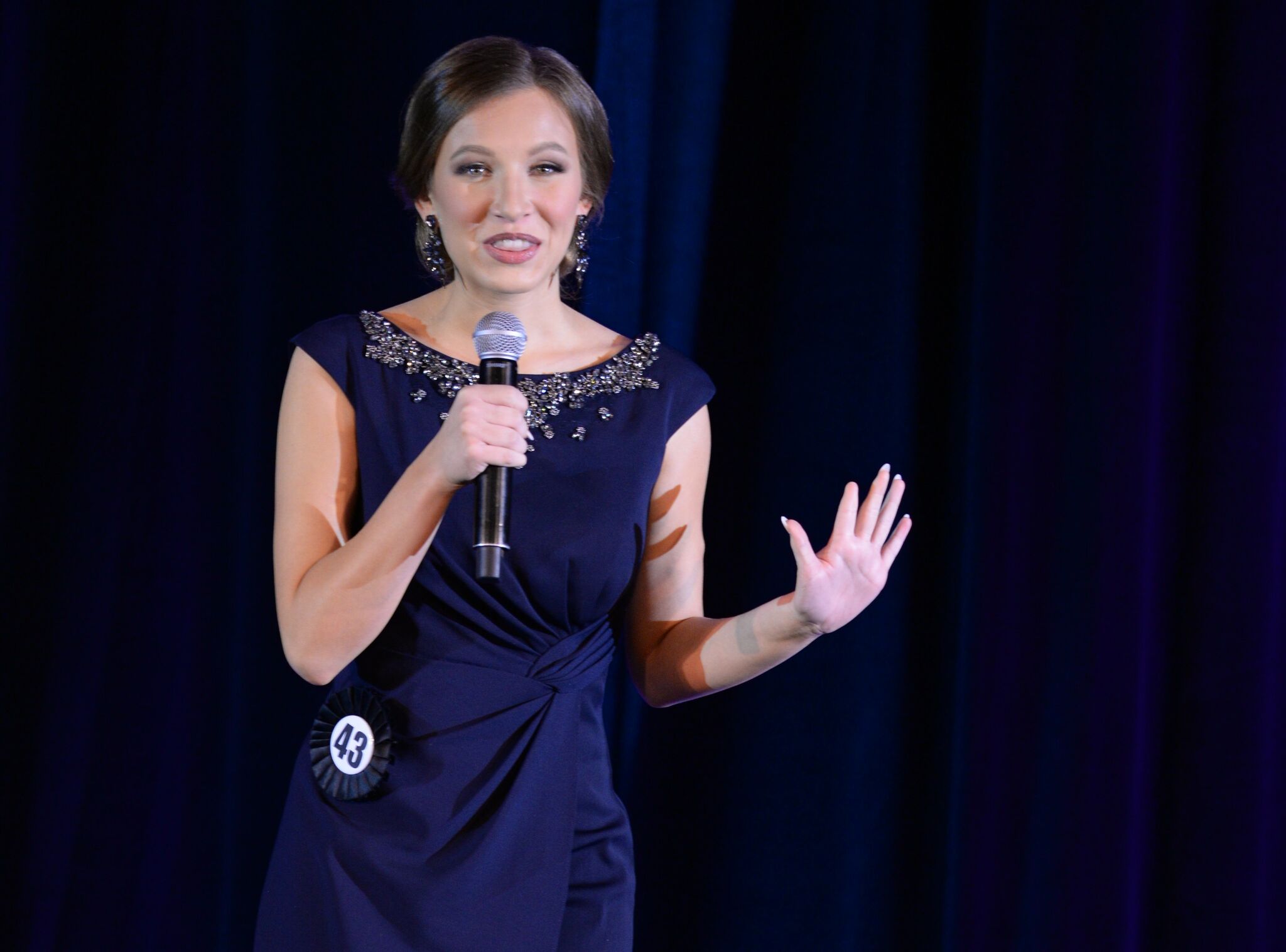 Natalie Evans crowned at Miss Illinois County Fair Queen Pageant