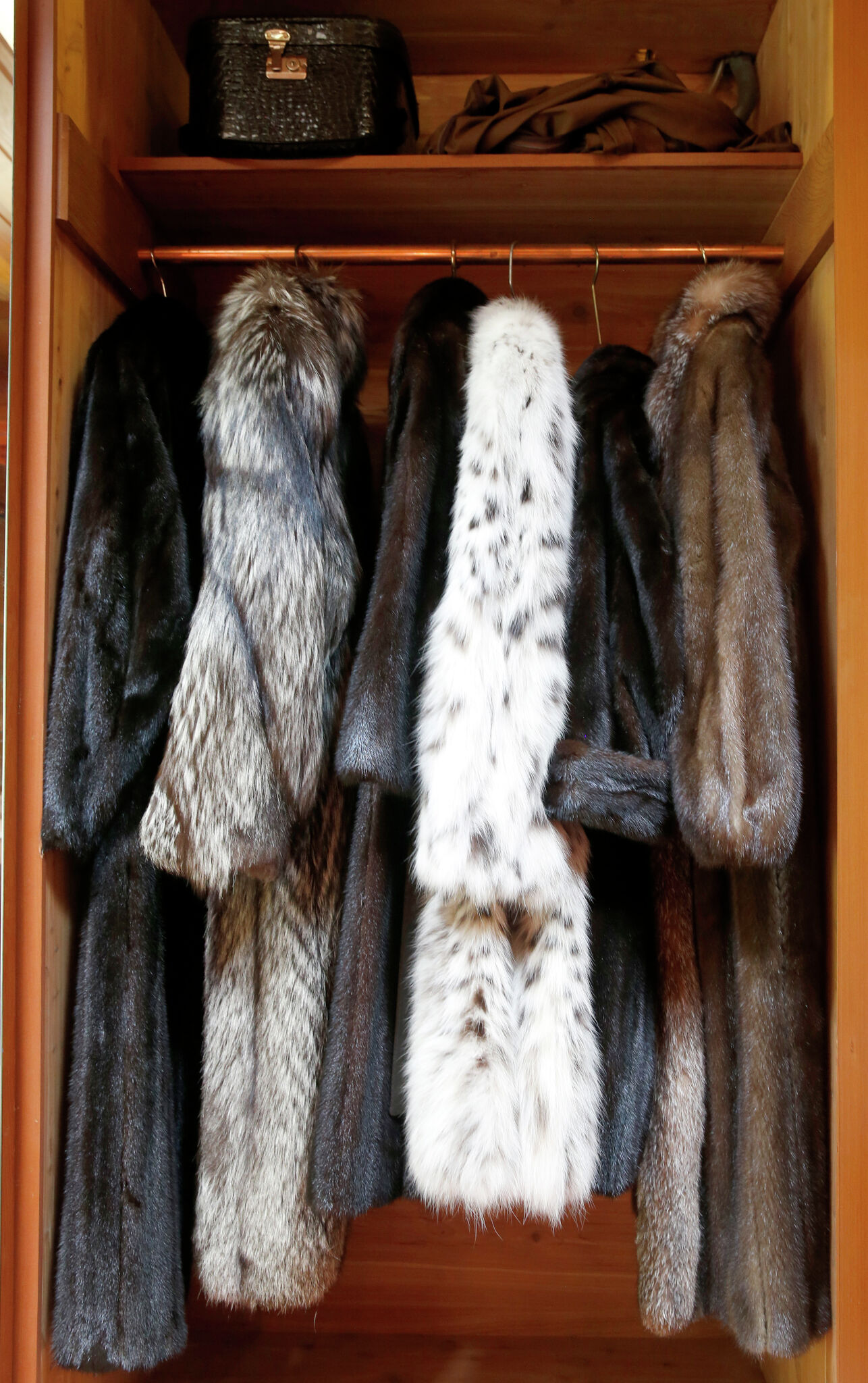 Chinchilla fur coat with adjustable length| SKANDINAVIK FUR
